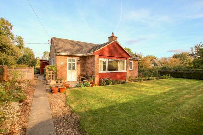 3 Bedroom Detached Bungalow To Rent In Ermin Street, RG17