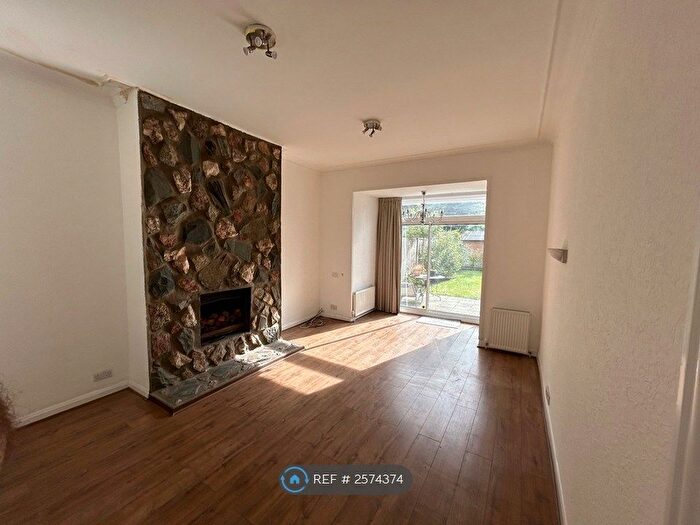 2 Bedroom Flat To Rent In Woodstock Road, London, NW11