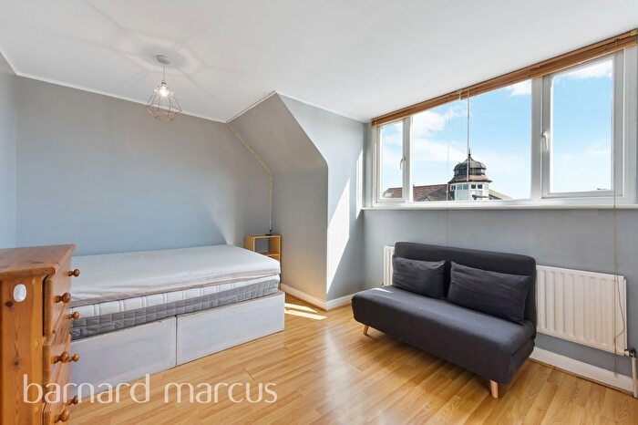 Studio To Rent In Green Parade, Whitton Road, Hounslow, TW3