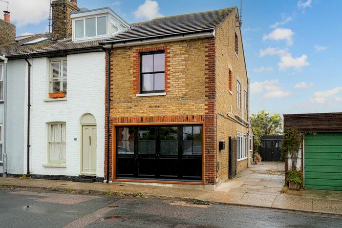 3 Bedroom End Of Terrace House To Rent In Victoria Street, Whitstable, CT5