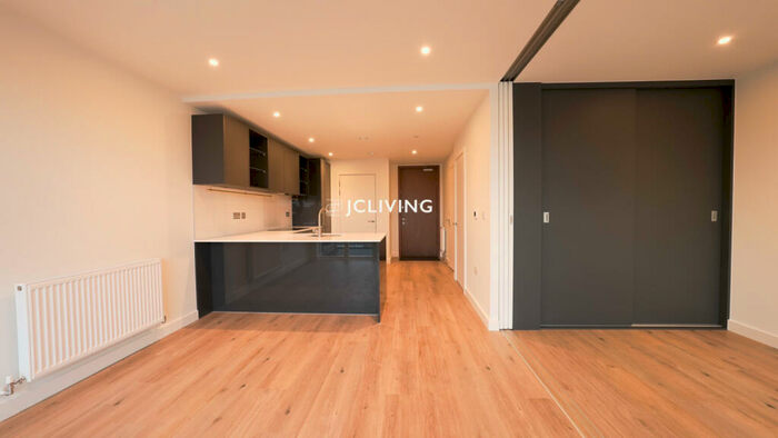 Flat To Rent In Alington House, London, N8