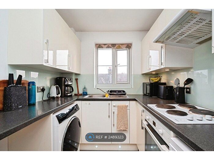 1 Bedroom Flat To Rent In Mill Court, London, E10