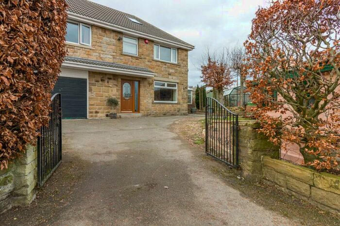 5 Bedroom Detached House To Rent In Briar Avenue, Meltham, HD9