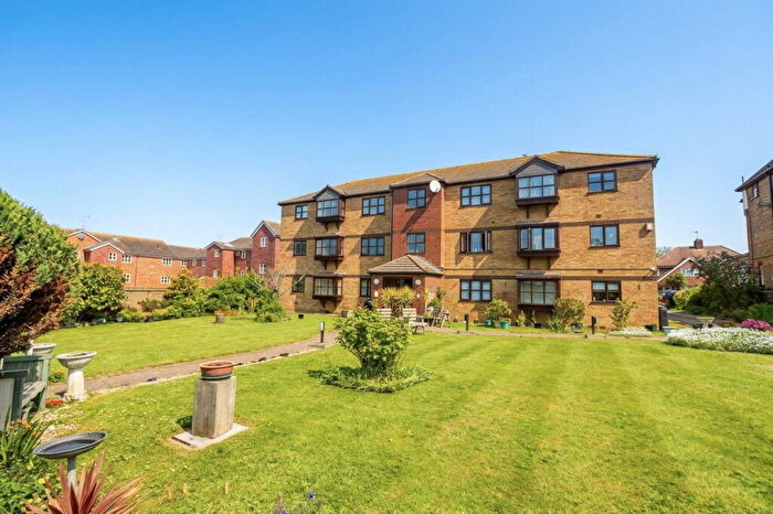 2 Bedroom Flat For Sale In Canterbury Road, Westgate-on-sea, CT8