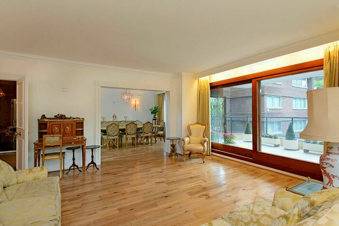 3 Bedroom Flat To Rent In Avenue Road, St John's Wood, NW8