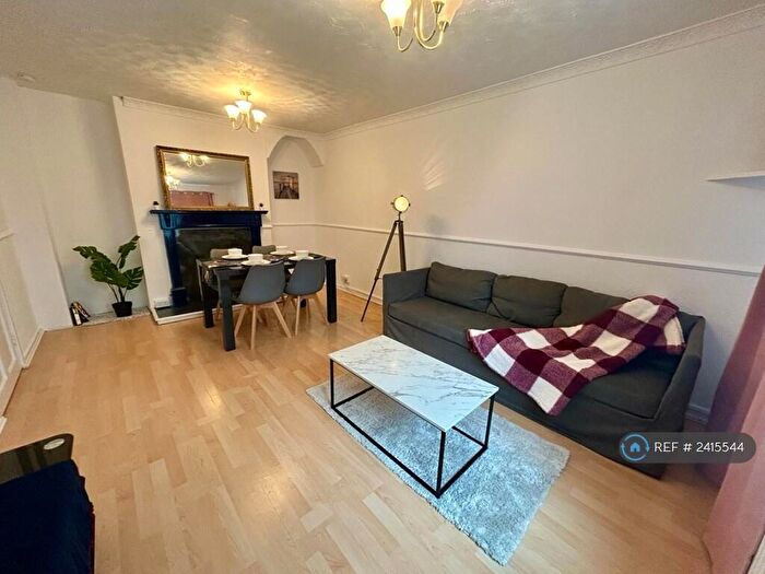 2 Bedroom Flat To Rent In Craster Square, Newcastle Upon Tyne, NE3