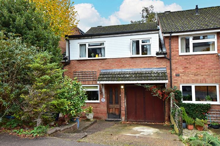 4 Bedroom End Terrace House For Sale In Langley Crescent, Kings Langley, WD4