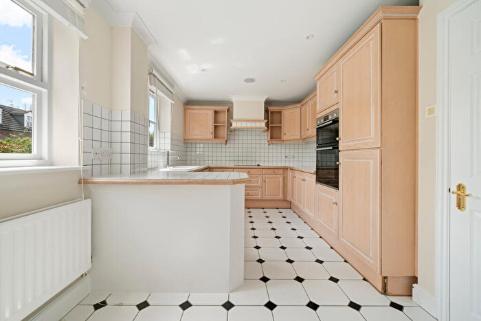 4 Bedroom Town House To Rent In Sandown Gate, Esher, KT10