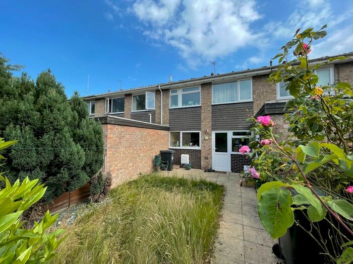 Houses for sale & to rent in LN4 4LD, Curzon Estate, Coningsby And