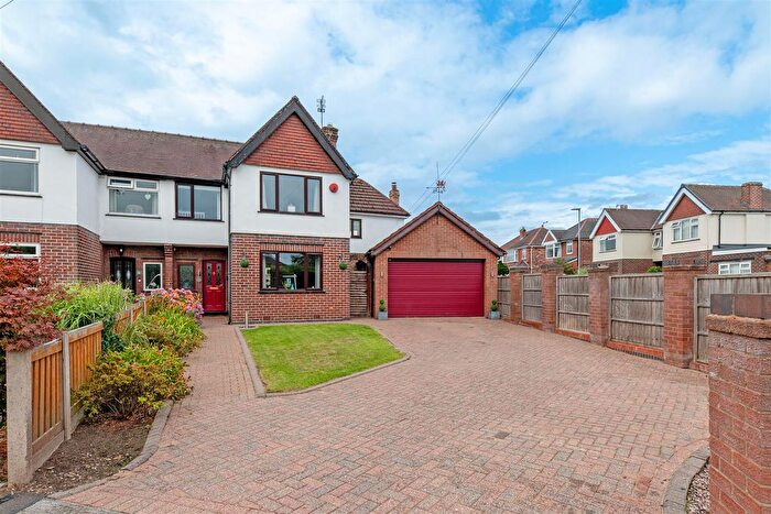4 Bedroom Semi-Detached House For Sale In The Dale, Penketh, Warrington, WA5
