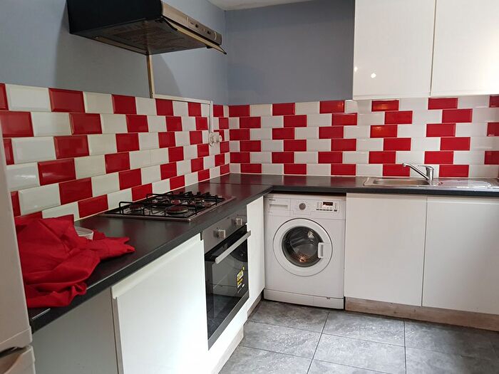3 Bedroom Flat To Rent In Palmerston Road, London, E7