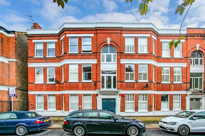 3 Bedroom Flat To Rent In Rostrevor Road, London, SW6