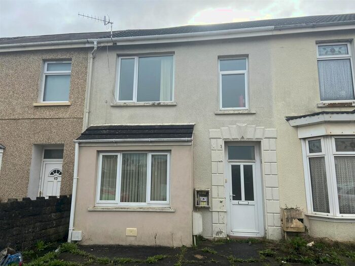 2 Bedroom Flat To Rent In Lakefield Road, Llanelli, SA15