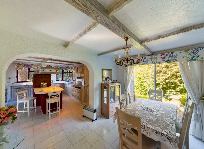 4 Bedroom Detached House For Sale In Newgate Lane, Fareham, PO14