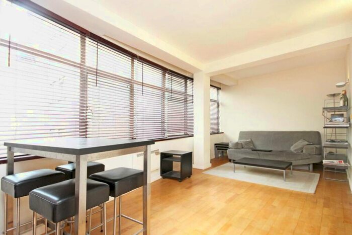 1 Bedroom Flat To Rent In Bishopsgate, Liverpool Street, EC2M