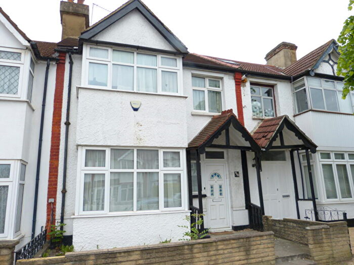 3 Bedroom Terraced House To Rent In Hamilton Road, Golders Green, NW11