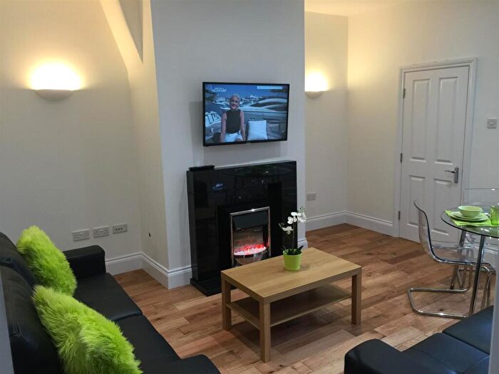 2 Bedroom Apartment To Rent In Hazelwood Avenue, NE2