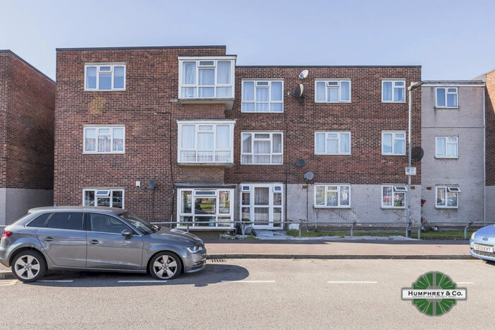 1 Bedroom Flat To Rent In Ibscott Close, RM10