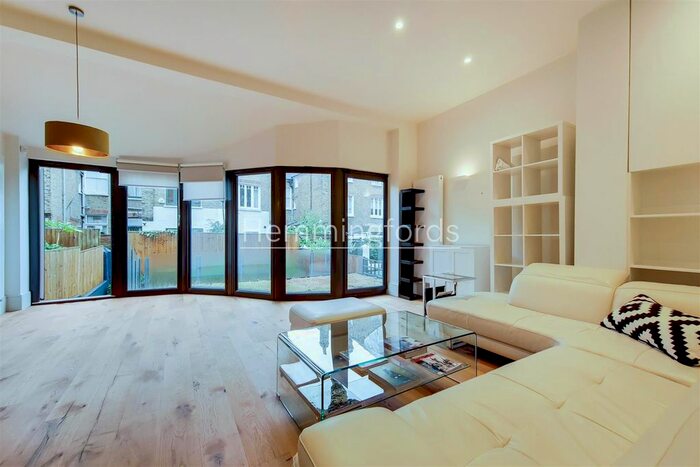 2 Bedroom Flat To Rent In Sisters Avenue, London, SW11