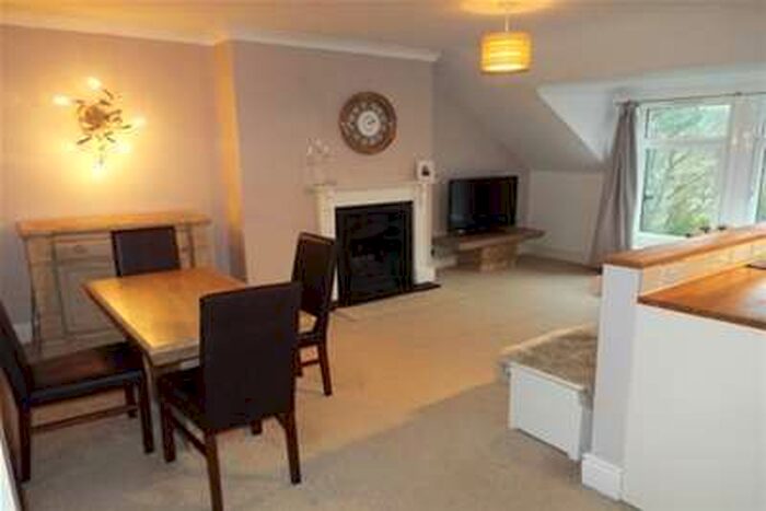2 Bedroom Flat To Rent In Valley Drive, Harrogate, HG2