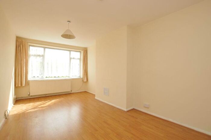 2 Bedroom Flat To Rent In Northumberland Park, Tottenham, N17