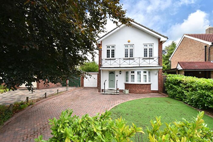 3 Bedroom Detached House For Sale In Southlands Grove, Bromley, BR1