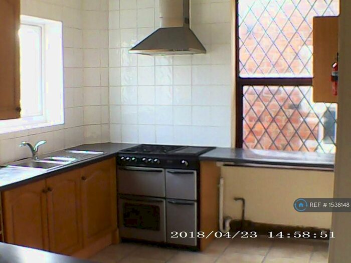 3 Bedroom Flat To Rent In Liverpool Road South, Burscough, L40