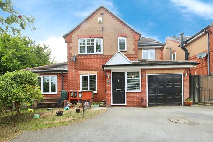 4 Bedroom Detached House For Sale In Martingale Drive, Leeds, West Yorkshire, LS10