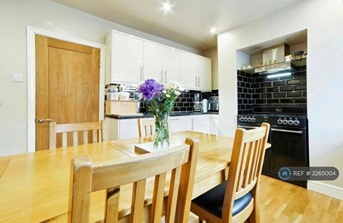3 Bedroom End Of Terrace House To Rent In Greenside Terrace, Leeds, LS12