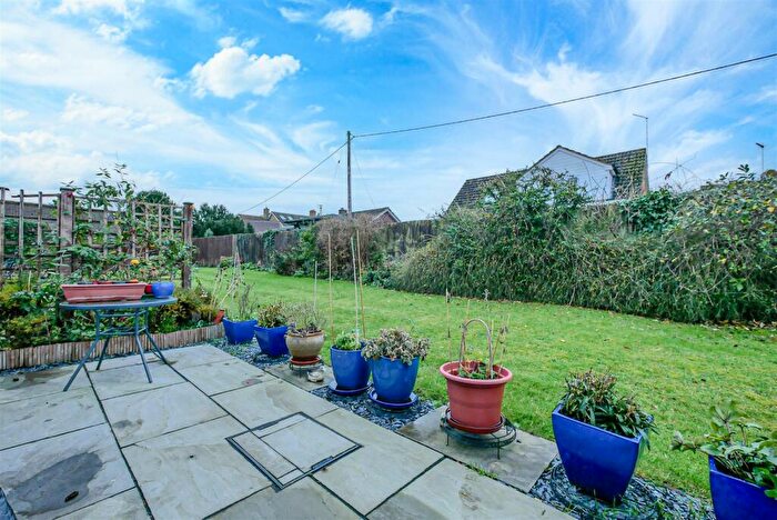 2 Bedroom Bungalow For Sale In Chiltern Close, Benson, OX10
