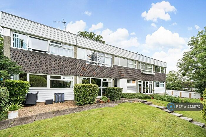 2 Bedroom Flat To Rent In West Oak, Beckenham, BR3