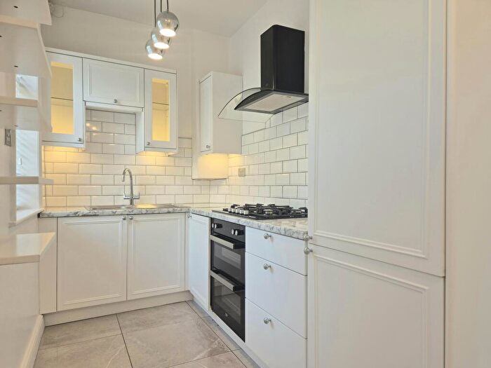 2 Bedroom House To Rent In Armitage Road, Halifax, HX1