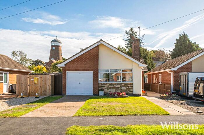 3 Bedroom Detached Bungalow For Sale In Elm Crescent, Burgh Le Marsh, Skegness, PE24