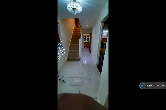 3 Bedroom Semi-Detached House To Rent In Morton Road, Woking, GU21