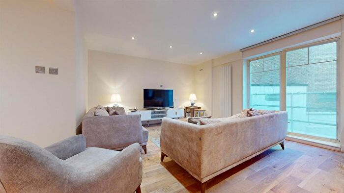 3 Bedroom Flat To Rent In Hampden Gurney Street, London, W1H