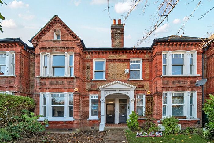 3 Bedroom Maisonette For Sale In Croxted Road, London, SE21