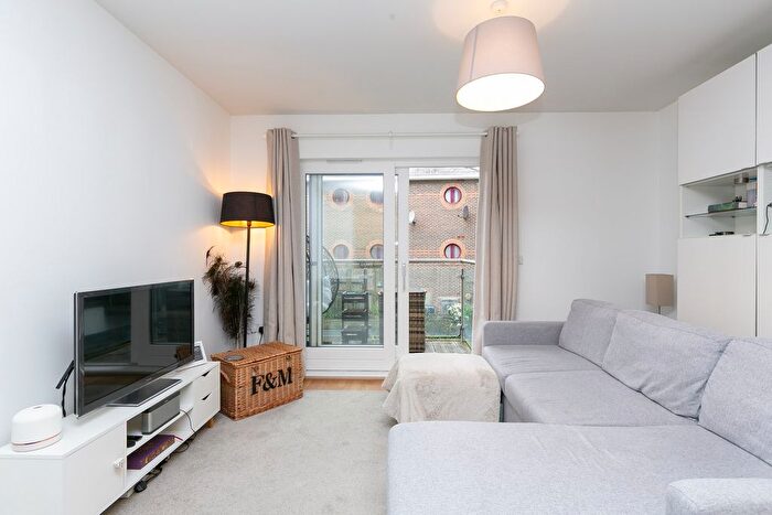 2 Bedroom Flat For Sale In Point Pleasant, London, SW18
