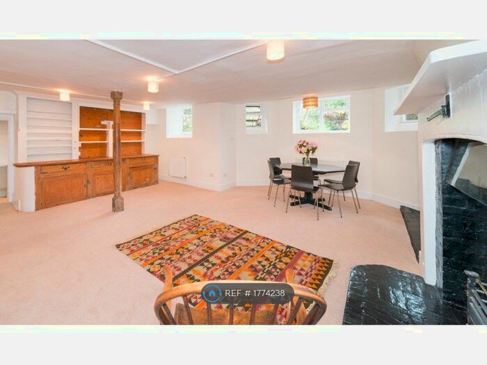 2 Bedroom Flat To Rent In Garden, Greenwich, London, SE10