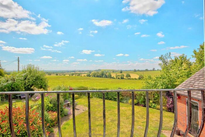 4 Bedroom Detached House For Sale In Medbourne Road, Hallaton, LE16