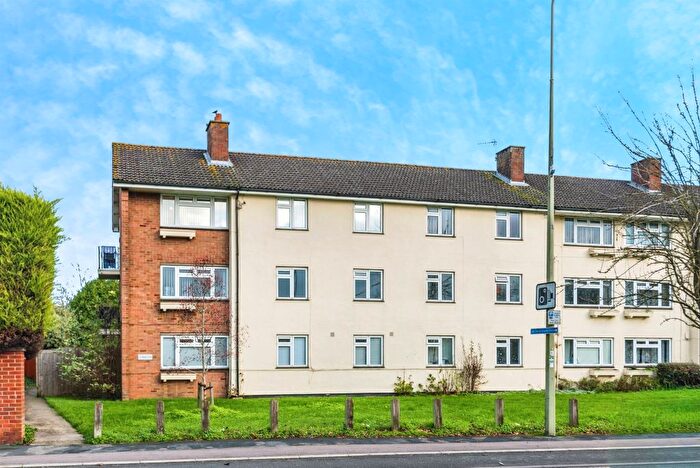 2 Bedroom Flat For Sale In Slade Close, Headington, Oxford, OX3