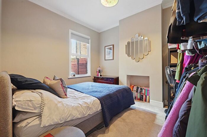 1 Bedroom Flat For Sale In Meadow Road, Loughton, IG10