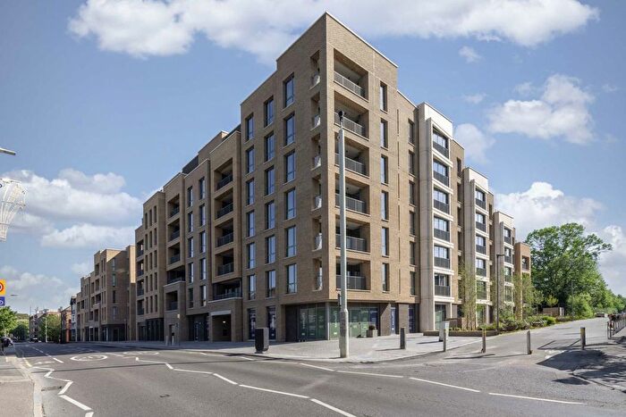 2 Bedroom Flat For Sale In Coombe Road, New Malden, KT3