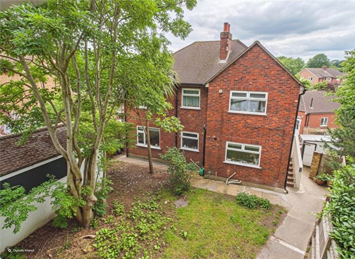 3 Bedroom Flat For Sale In Draycot Road, Surbiton, KT6