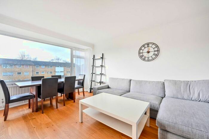 3 Bedroom Flat To Rent In The Shimmings, Boxgrove Road, Guildford, GU1