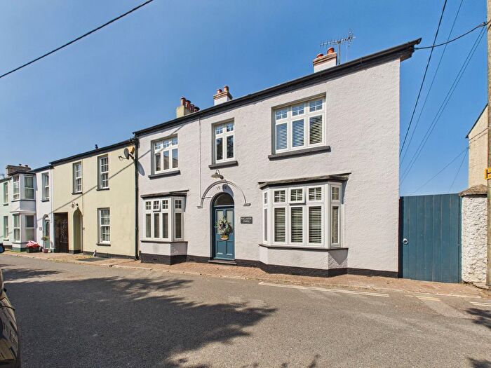 4 Bedroom End Of Terrace House For Sale In Pollards, Stratton, EX23