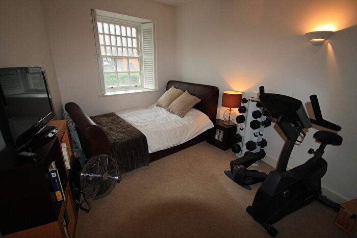2 Bedroom Flat To Rent In Dock Street, Leeds, West Yorkshire, LS10