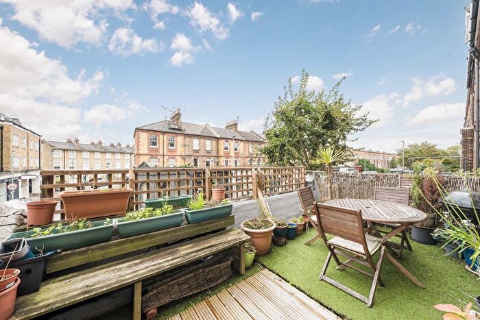 1 Bedroom Flat For Sale In Queenstown Road, London, SW8