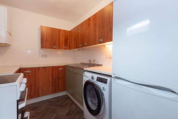 2 Bedroom Apartment To Rent In Hernes Road, Oxford, OX2