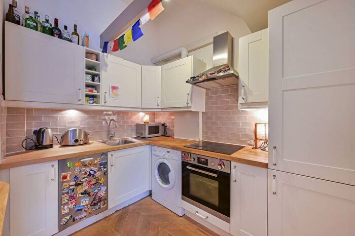 2 Bedroom Flat For Sale In St Charles Square, North Kensington, London, W10