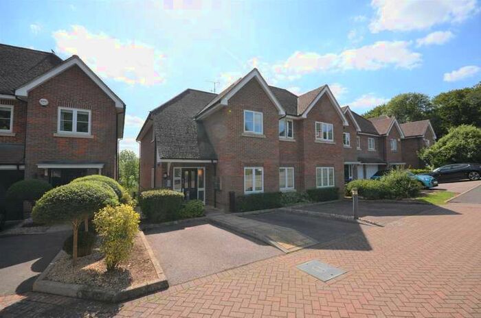 2 Bedroom Apartment To Rent In Dell Close, Chesham HP5